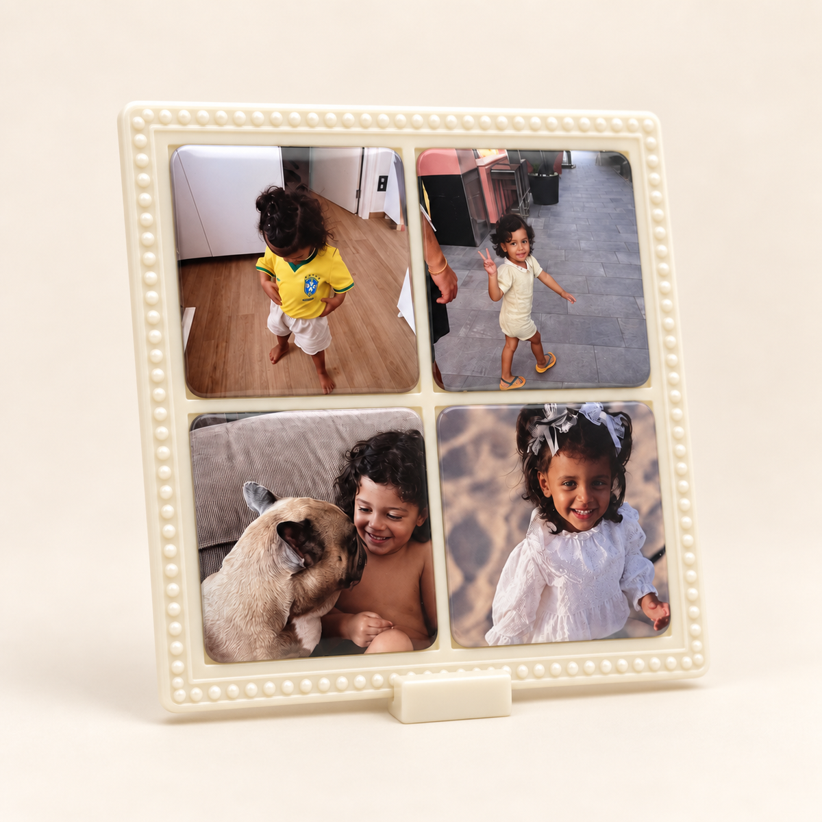 Cadre perlé carré YVAR pour quatre magnets photo, vue de trois quarts